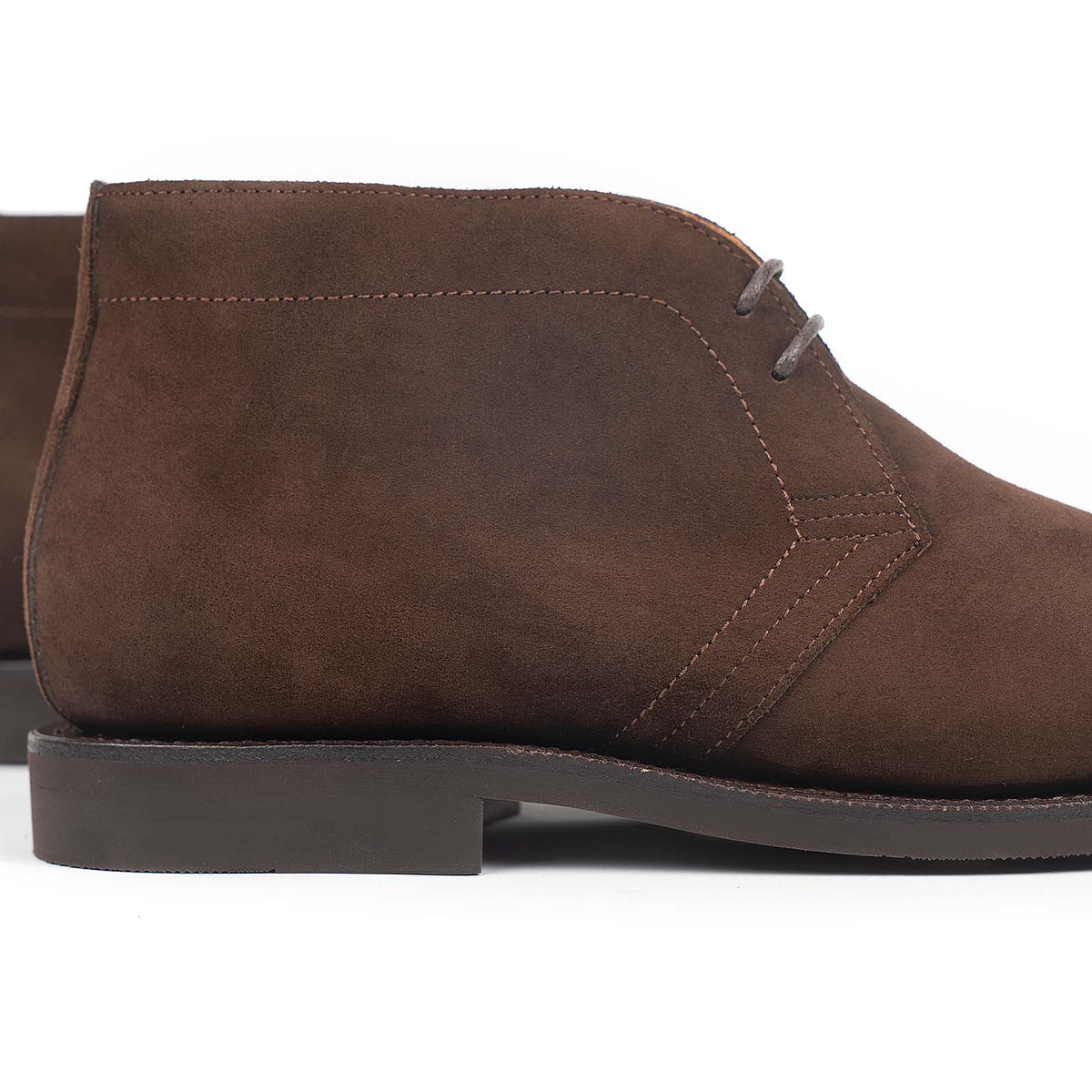 Meermin brown Superbuck suede chukka boot, close-up rear-to-heel view showing flex Goodyear welt and diamond latex rubber sole